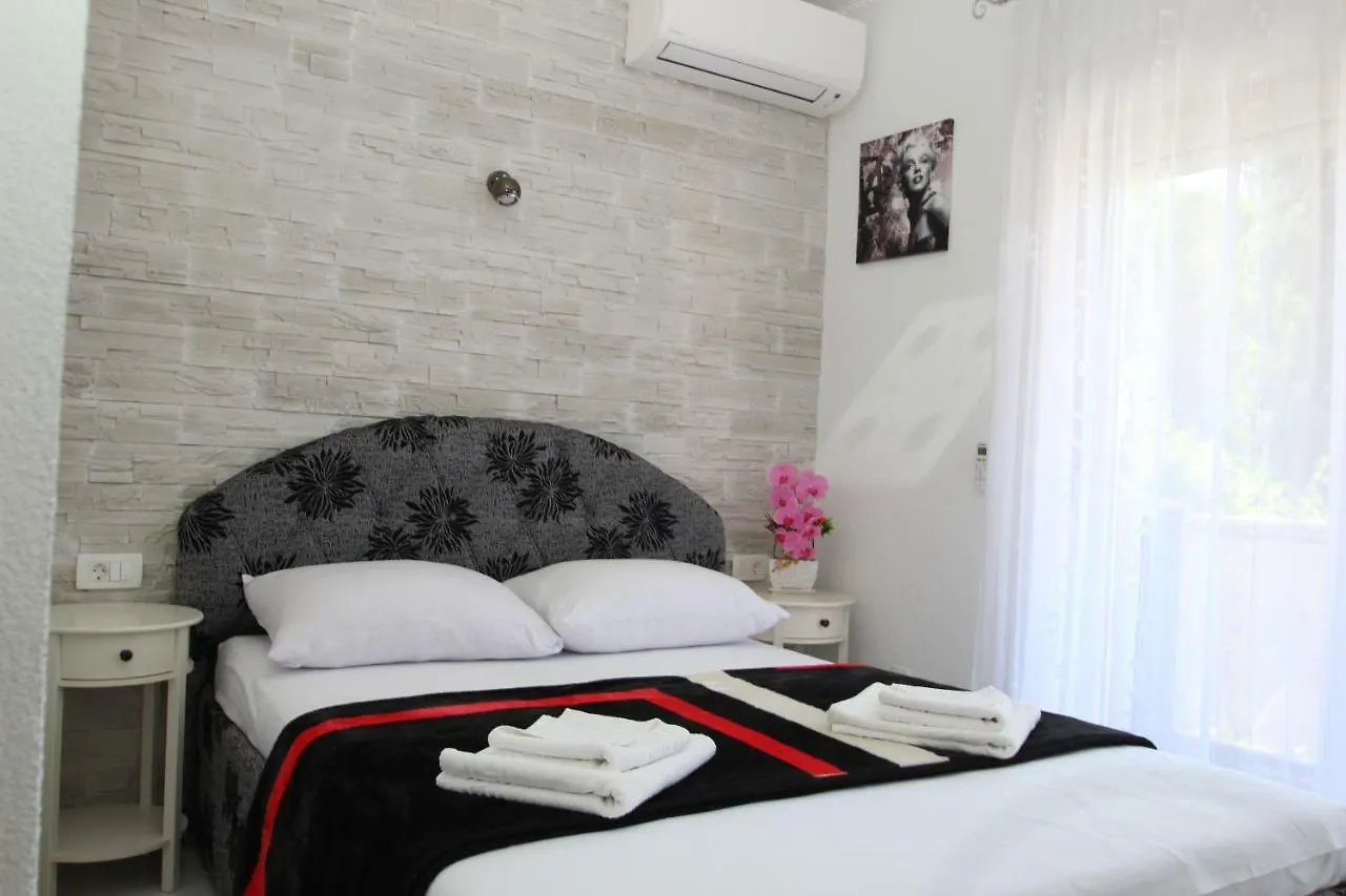 Rooms Emmina Poreč Bed & Breakfast